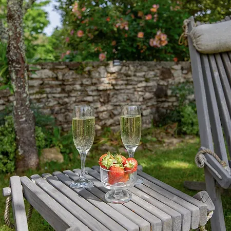 Hébergement de vacances Au Coin Des Arbres - Laurier&genevrier *