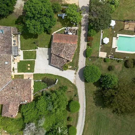 Hébergement de vacances Au Coin Des Arbres - Laurier&genevrier Biron (Dordogne)