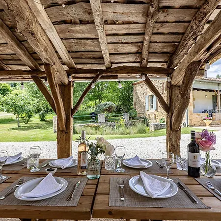Au Coin Des Arbres - Laurier&genevrier * Biron (Dordogne)
