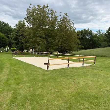 Au Coin Des Arbres - Laurier&genevrier * Biron (Dordogne)